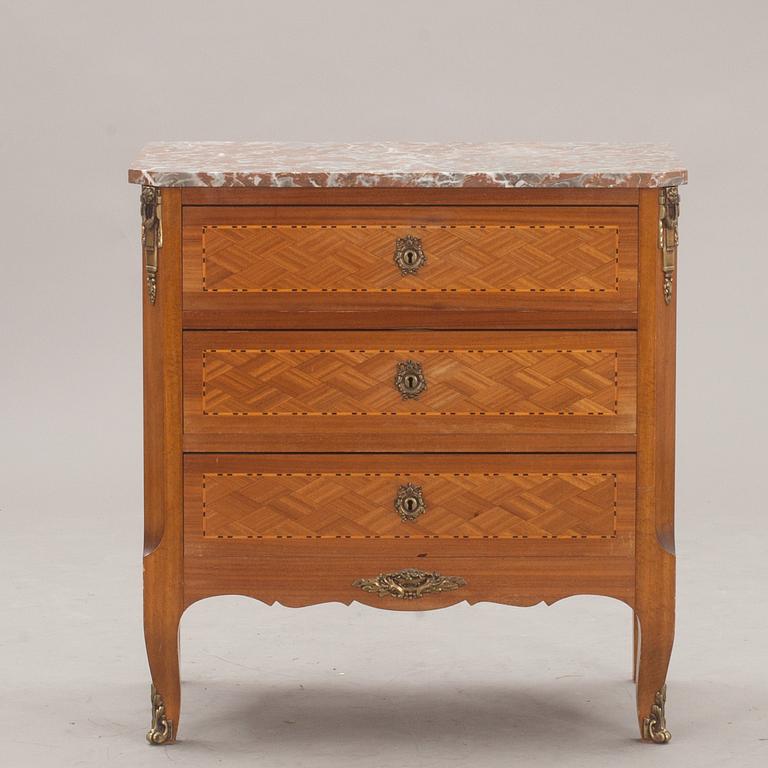 BYRÅ, gustaviansk stil, 1900-tal.