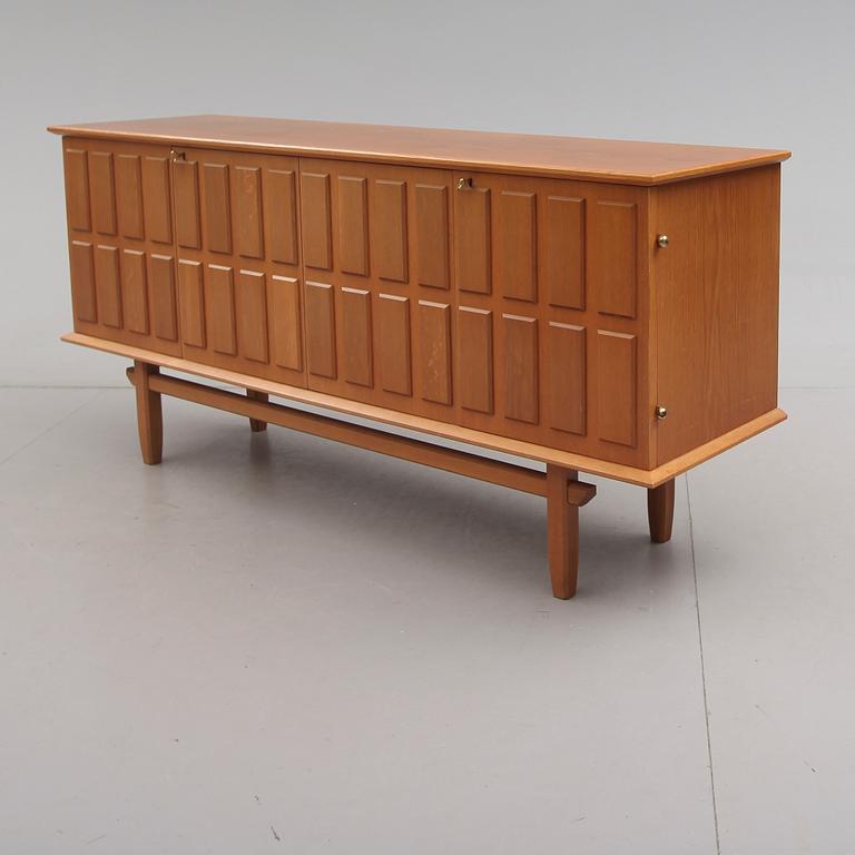 SIDEBOARD, 1900-talets andra hälft.