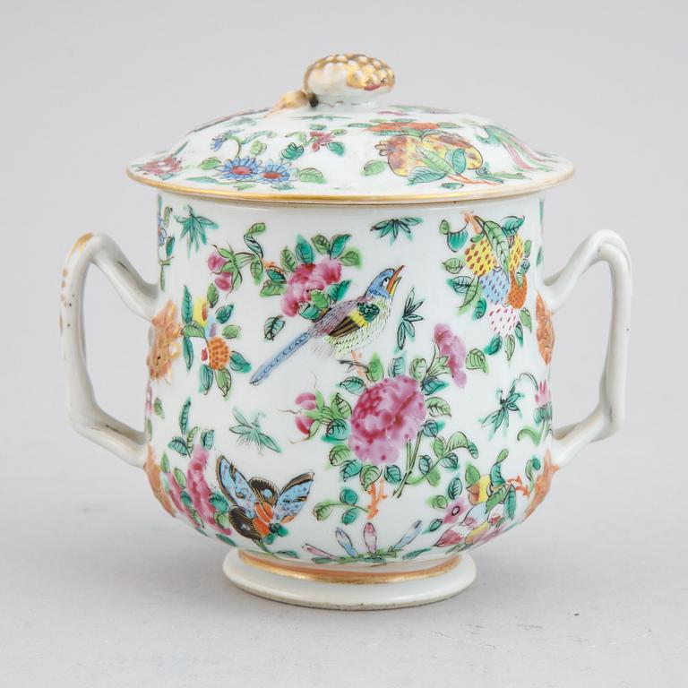 13 famille rose Canton porcelain objects, Qing dynasty, late 19th century.