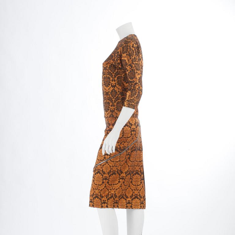 ALEXANDER MCQUEEN, a silk skirt and top, 2003/2004, skirt size 44.