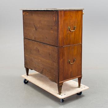 CHIFFONJE, Sengustaviansk, 1800-talets mitt.