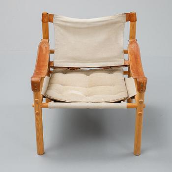 Arne Norell, a set of three "Sirocco" armchairs and two tables, Norell.