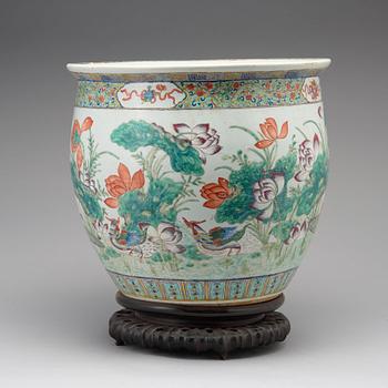 A large fish basin, Qing dynasty, 19th Century.