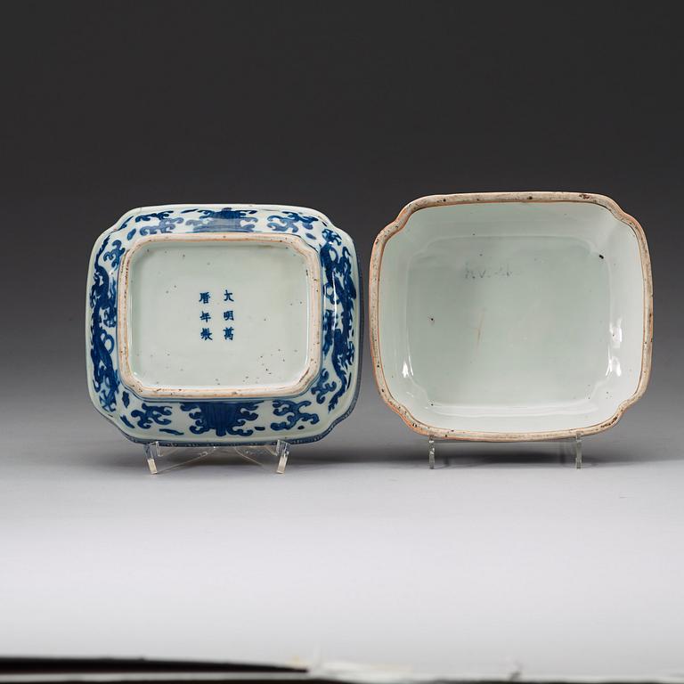 A blue and white box with cover, Ming dynasty, Wanli (1573-1619).