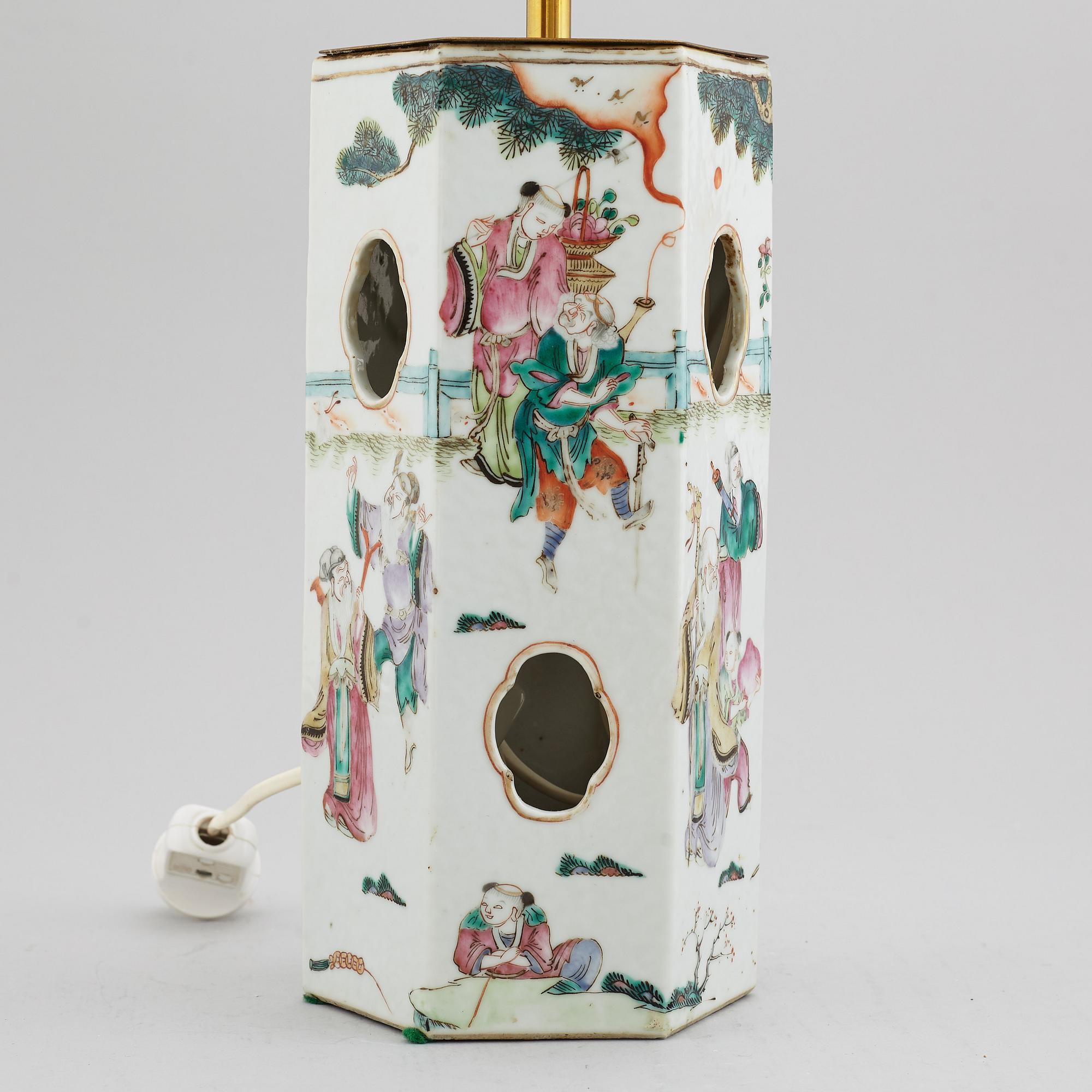 A famille rose table lamp made out of a lantern, and a teapot, dish and jar, late Qing dynasty.