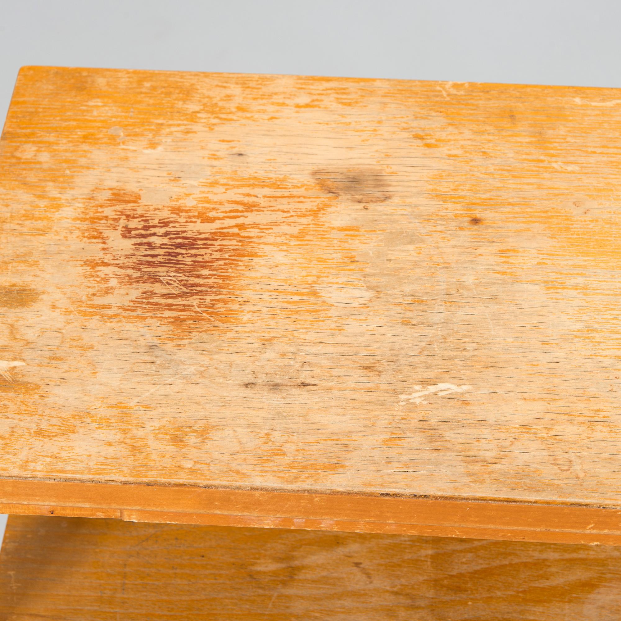 Alvar Aalto, bord / sidobord, modell 87, för O.Y. Huonekalu- ja Rakennustyötehdas A.B. tidigt 1950-tal.