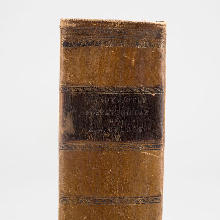 SAMLING AF FÖRFATTNINGAR RÖRANDE LANTMÄTERIET... av Claës Wilhelm Gyldén 1836.