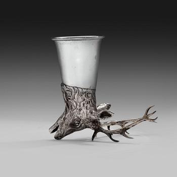 442. A DRINKING CUP,silver Germany late 1800 s.  Dears head. Gilt inside. Height 14,5 cm. Weight 311 g.