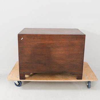 A two pcs English mahogany dresser and mirror later part of  the 20th century.