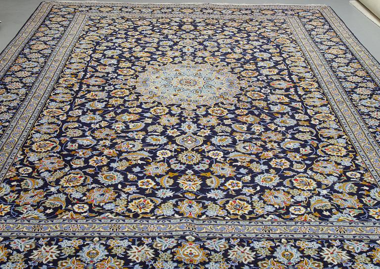 A carpet, Kashan ca 415 x 300 cm.