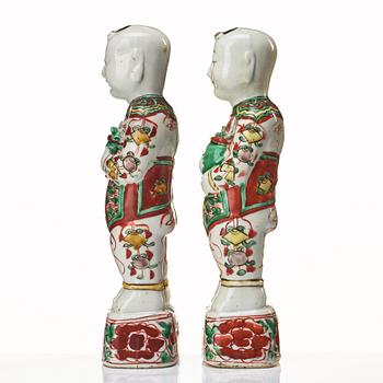 Figuriner, ett par, porslin. Qingdynastin, Kangxi (1662-1722).