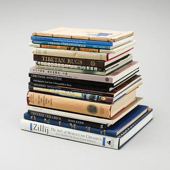 17 books and catalouges, mostly about oriental crafts, 20th century.