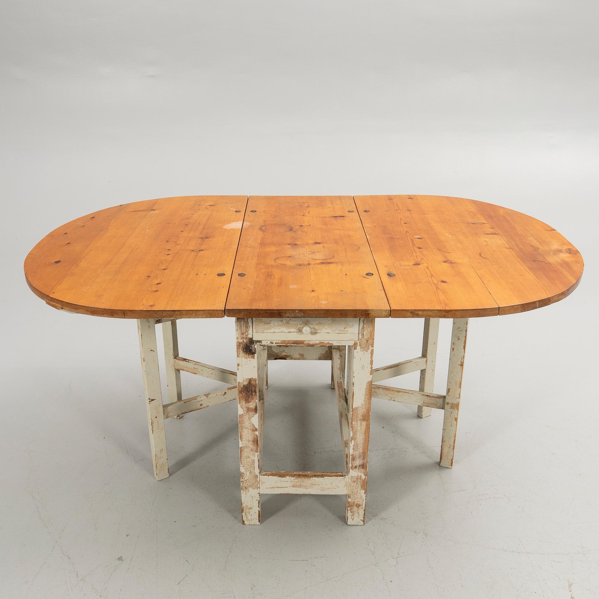 Drop-leaf table, 19th century.
