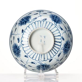 A blue and white lotus bowl, Qing dynasty, 19th Century.