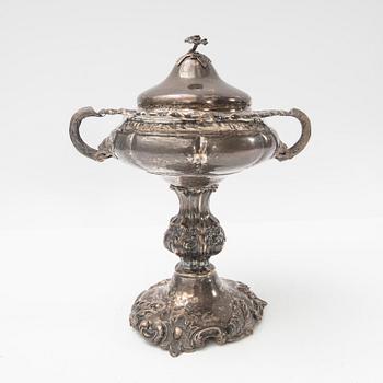 Skål med lock, silver, Sverige, 1865.
