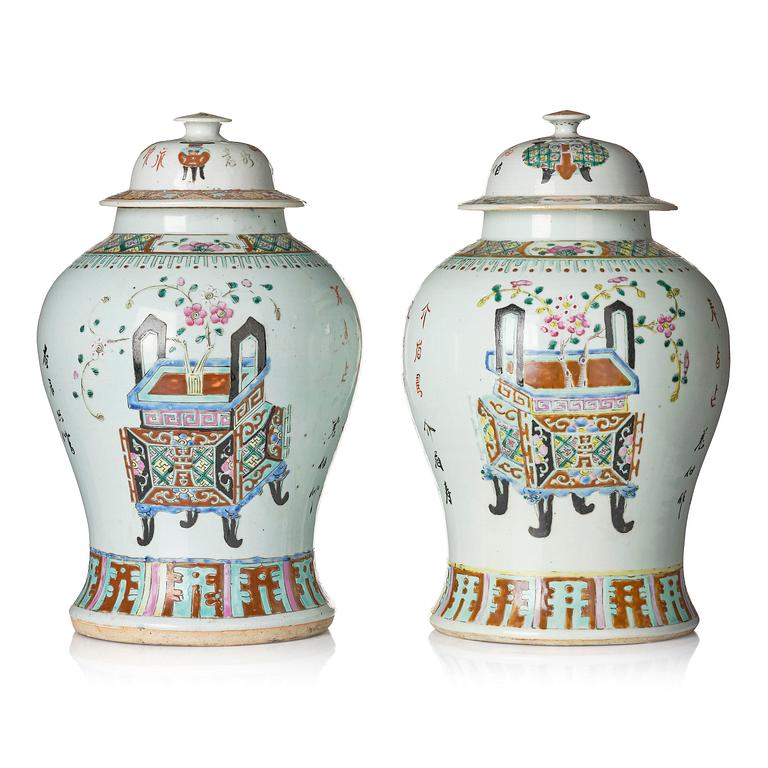 A pair of 'antiques' vases with covers, China, 20th century.