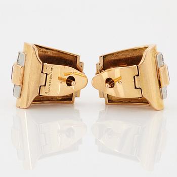 Boucheron ett par örhängen 18K guld och platina med rubiner och runda briljantslipade diamanter.
