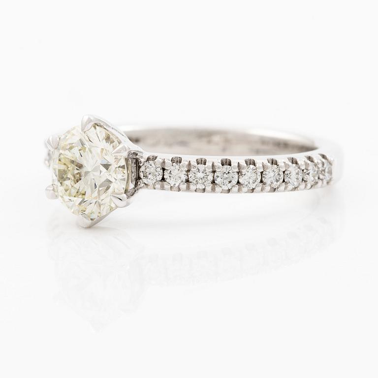 Ring 14K white gold set with brilliant-cut diamonds, accompanied by IGI report.