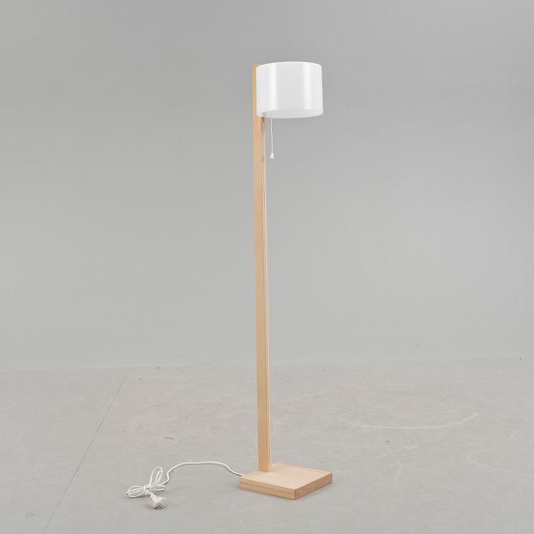 GOLVLAMPA, Uno & Östen Kristiansson, Luxus, Formgiven 1970.