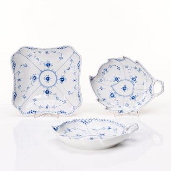 Royal Copenhagen, a 107 pieces 'Musselmalet' porcelain service, 20th century.