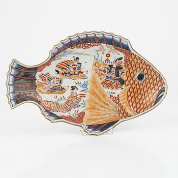 A porcelain dish,  Meiji period (1868-1912).