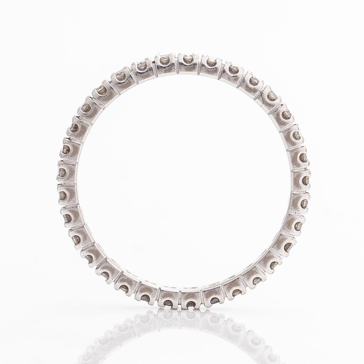 Ring, helalliansring, 14K vitguld med briljantslipade diamanter.
