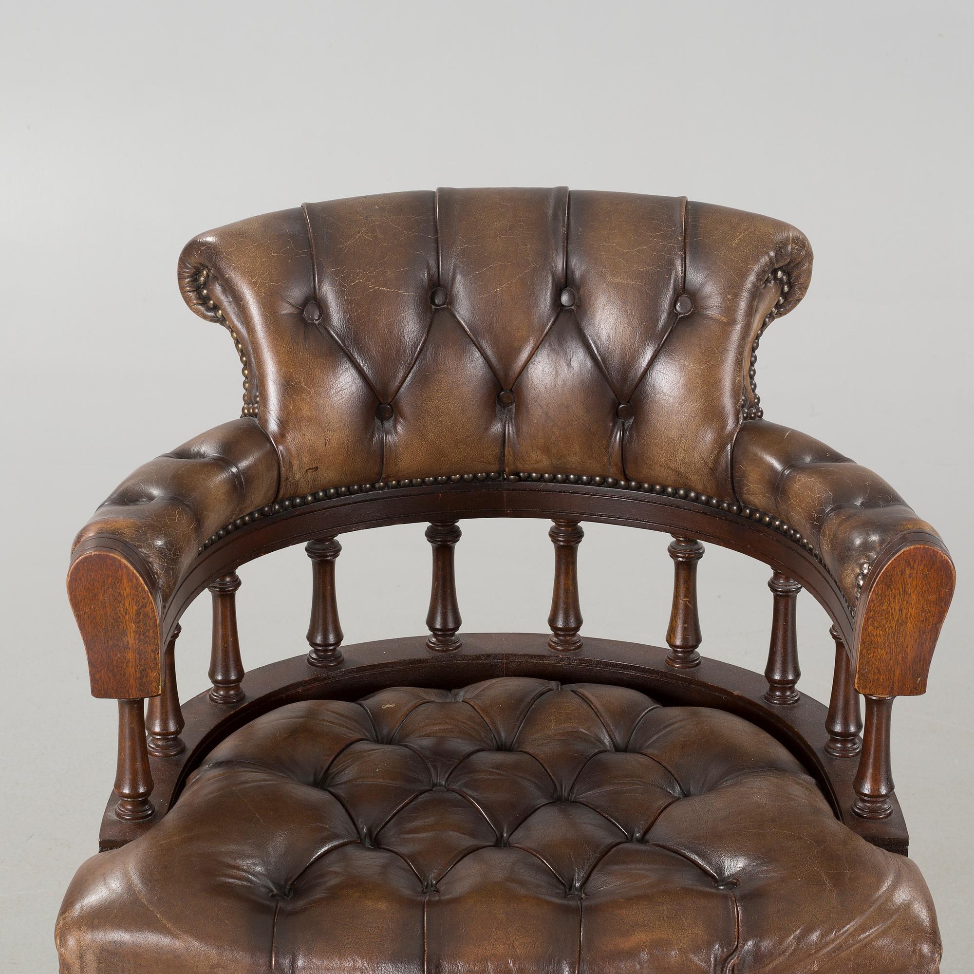 A desk chair in English style, made in the second half of the 20th century.