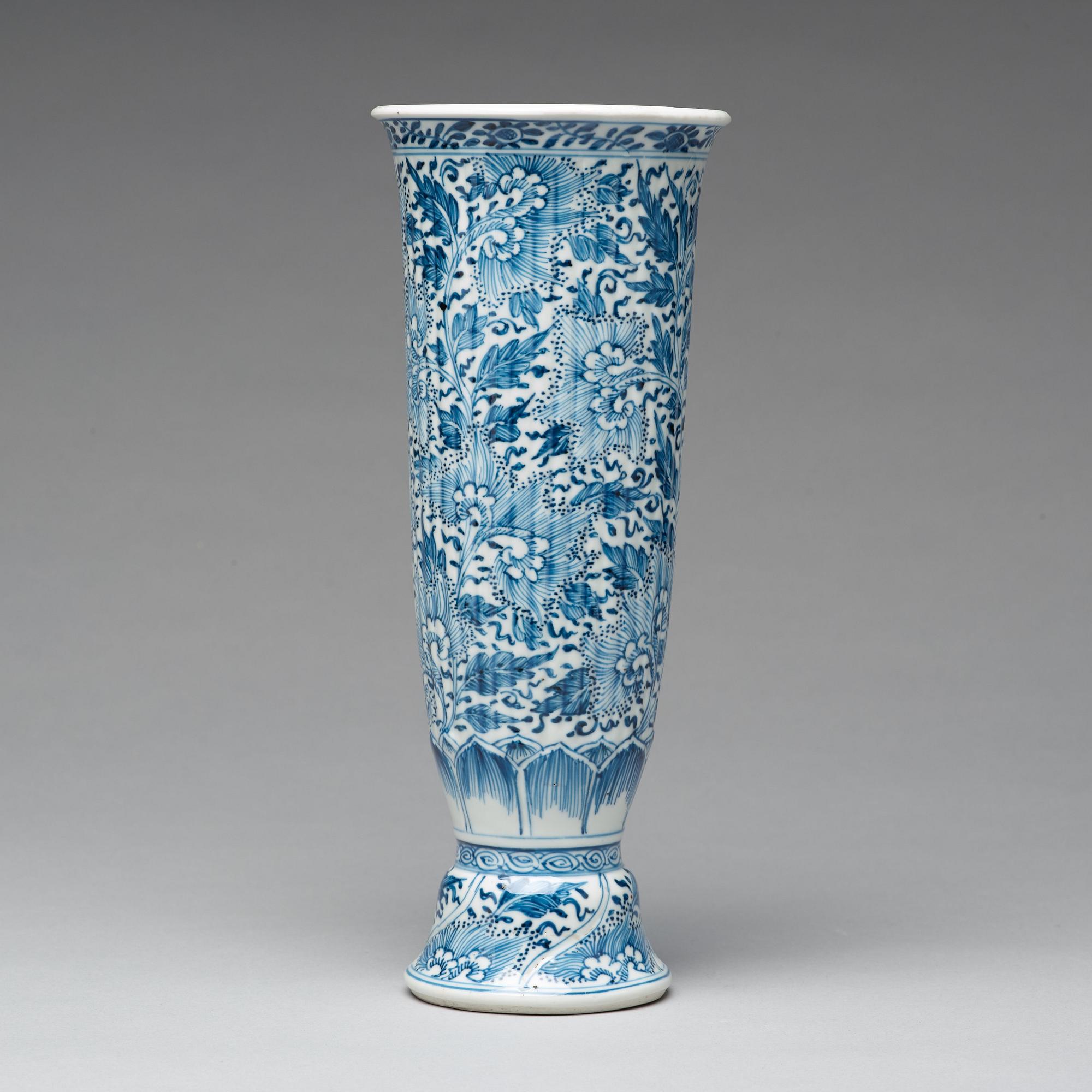 VAS, porslin. Qingdynastin, Kangxi (1662-1722).