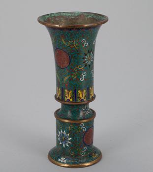 VAS, Cloisonne emalj, Kina 1910-1930, signerad Lao Tian Li.