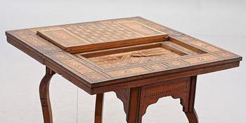 SPELBORD, orientalisk stil, omkr 1900.