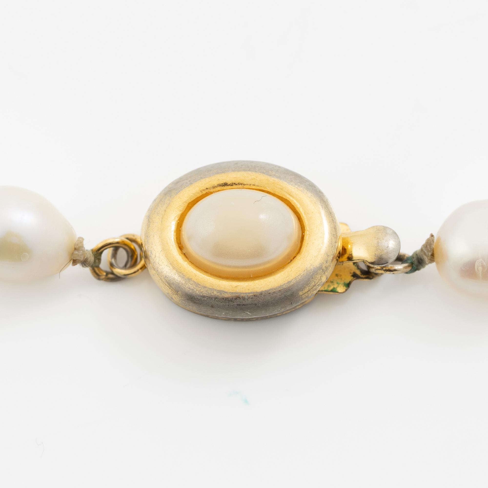 Collier och armband odlade pärlor med silverlås.