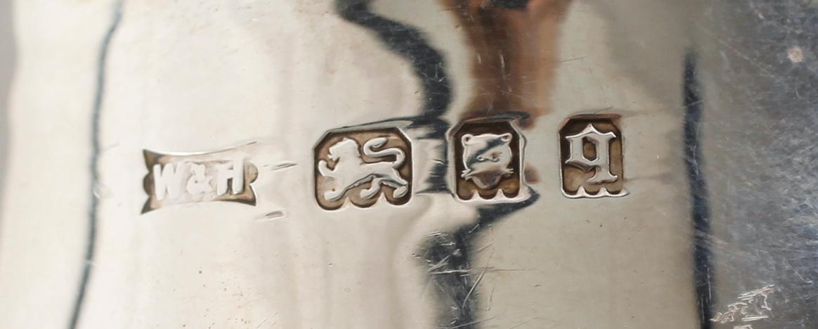 SOCKERSTRÖARE, silver, Walker & Hall, London 1931. Vikt ca 195 gram.