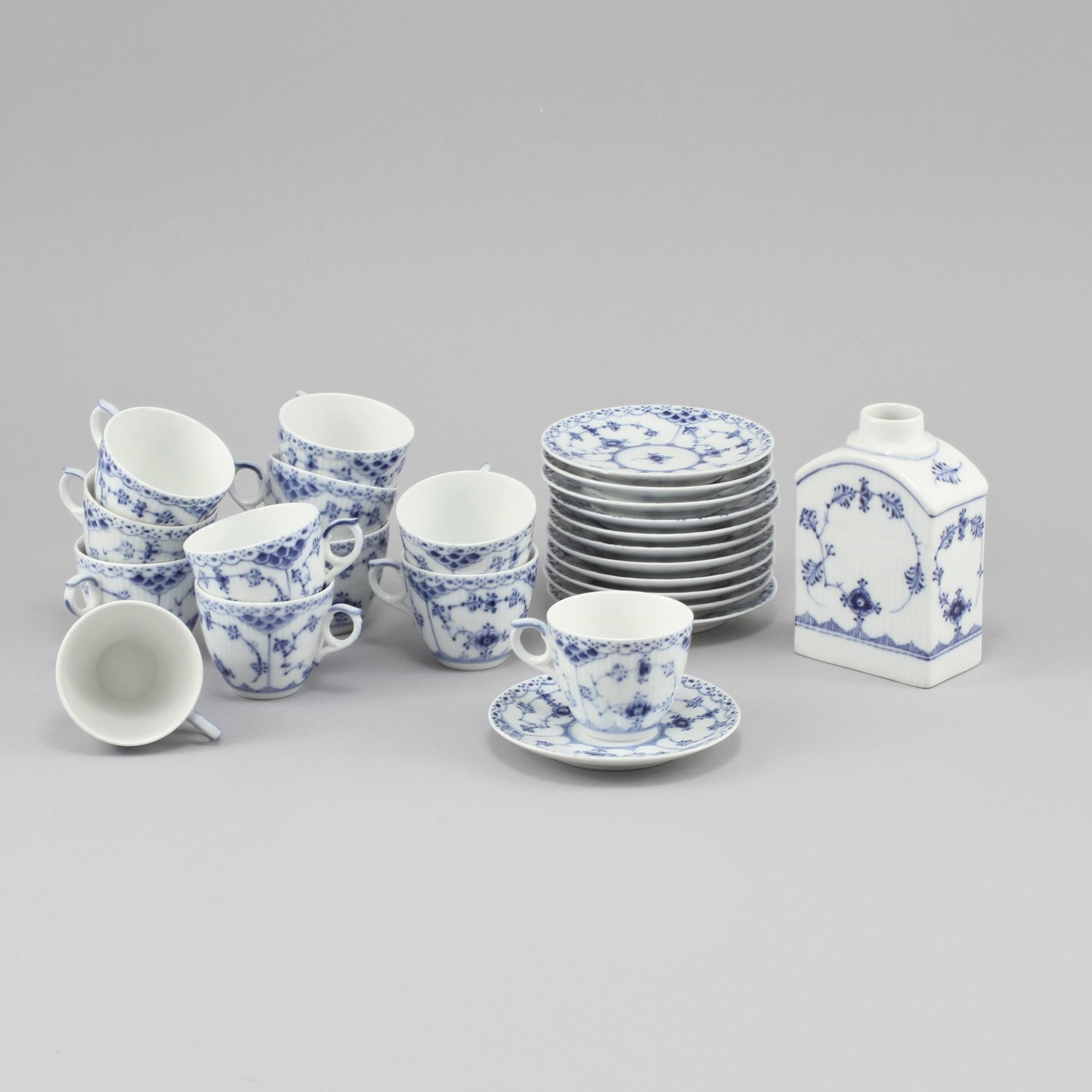 SERVISDELAR, 13 st, "Musselmalet", Royal Copenhagen, Danmark, 1900-talets andra hälft.