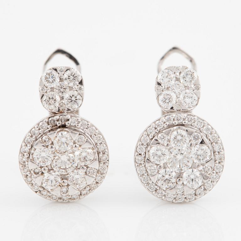 Örhängen, 18K vitguld med briljantslipade diamanter.
