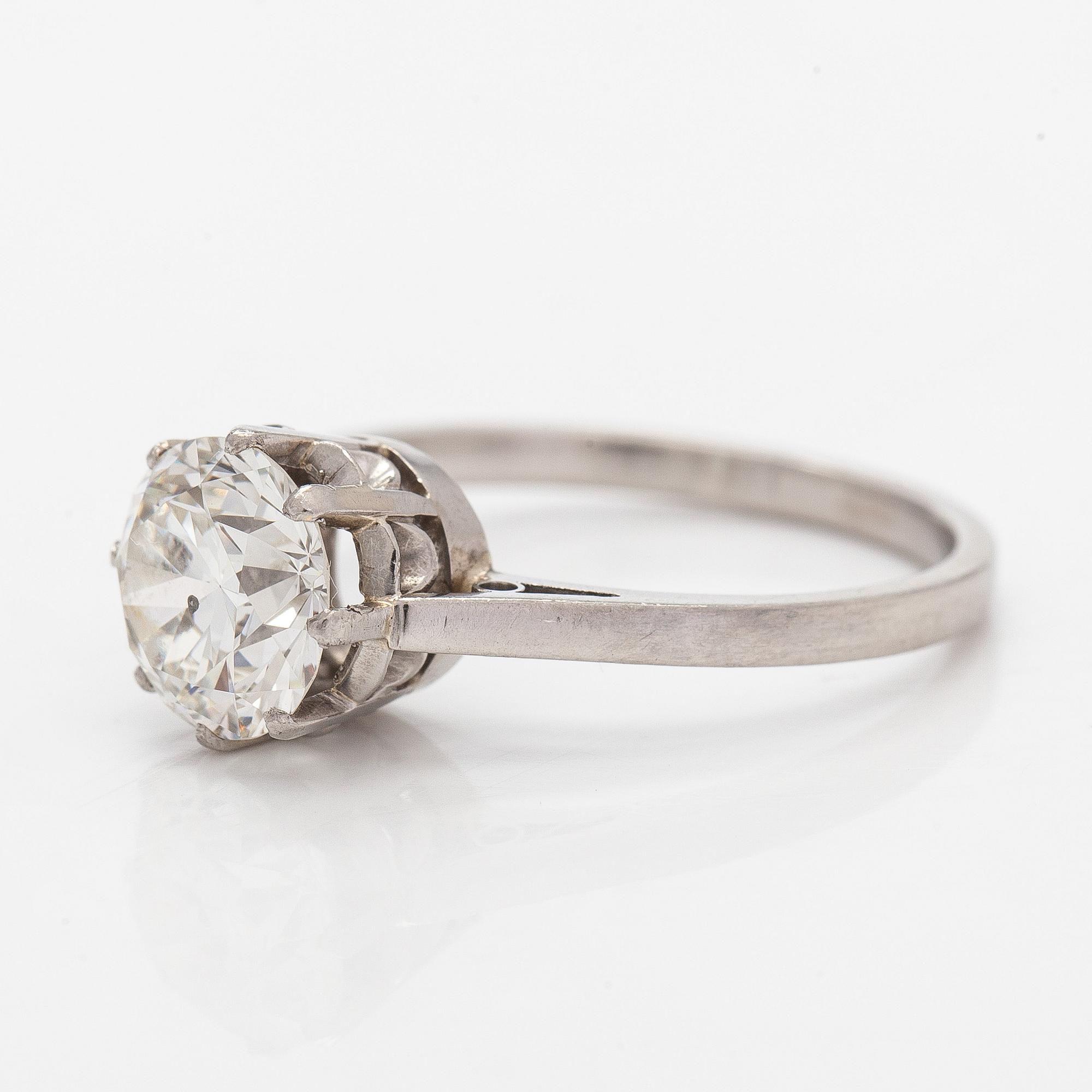 Ring, briljantslipad diamant ca 1,80 ct, platina.