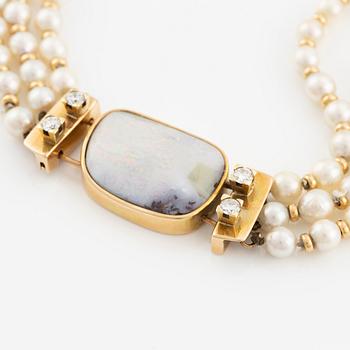 Necklace with cultured pearls, 14K gold clasp with opal and round brilliant-cut diamonds.