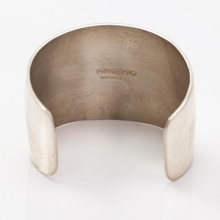 Pekka Piekäinen, A sterling silver bracelet. Platinoro, Turku 2009.