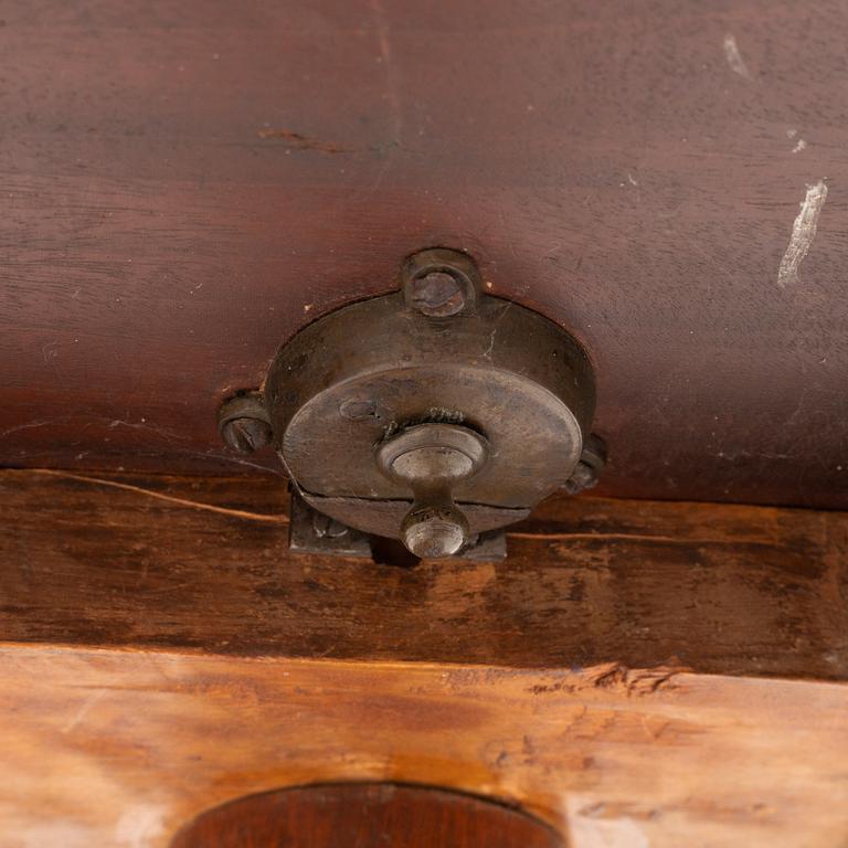 A tilt-top table, 19th century.