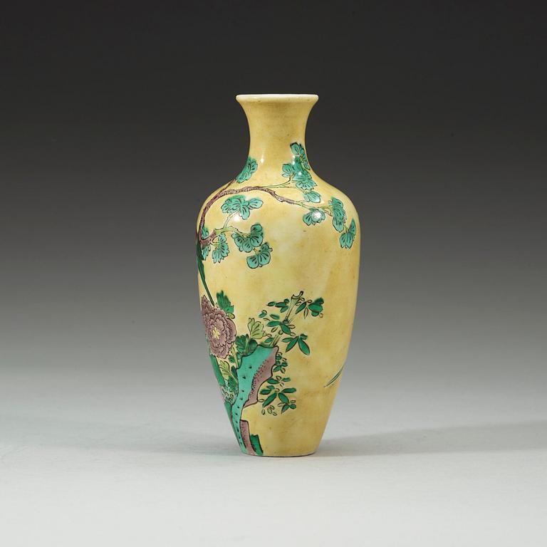 A famille verte vase, Qing dynasty (1644-1912).