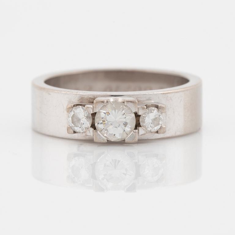 Ring, 18K vitguld med briljanter.