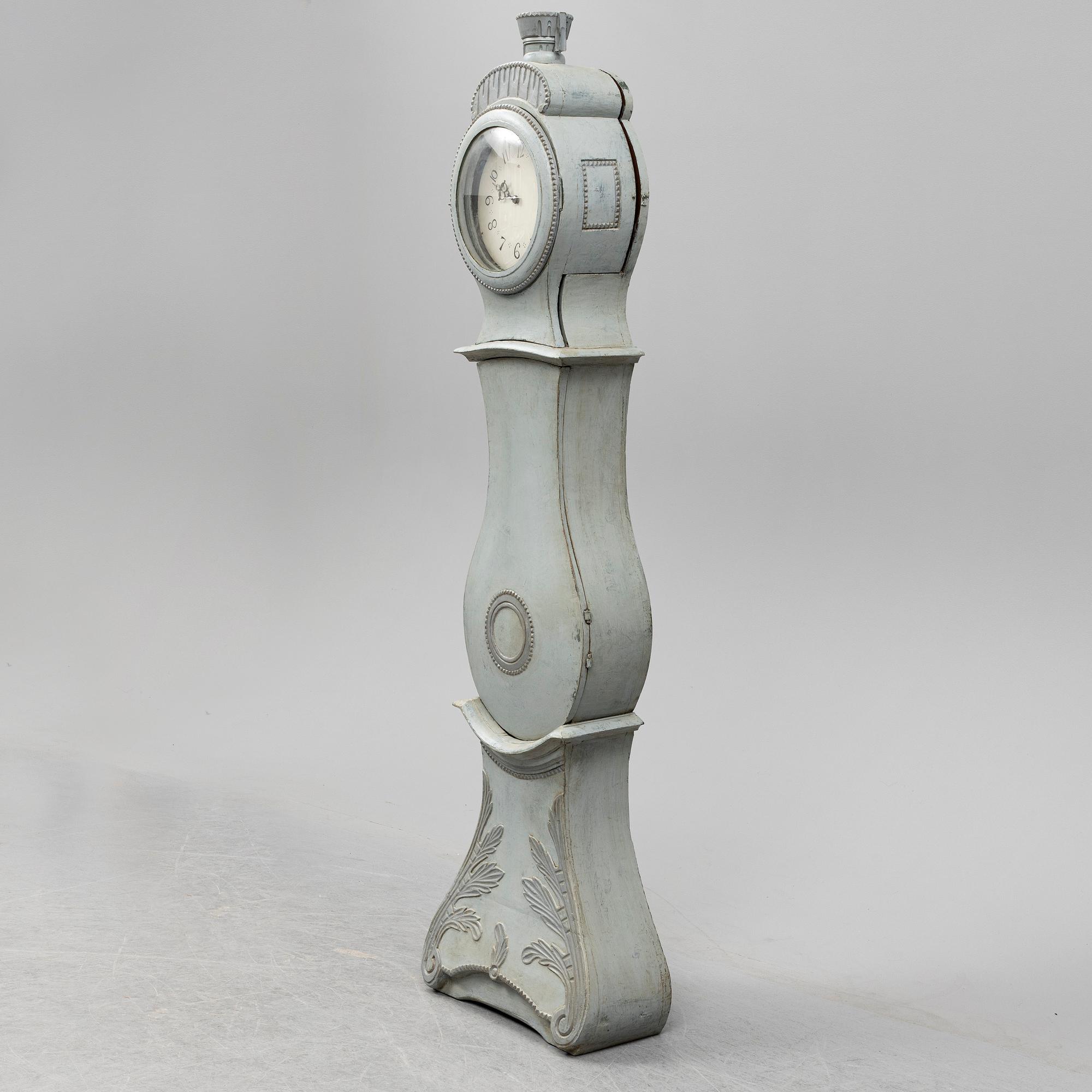 A longcase clock, 18th/19th Century.