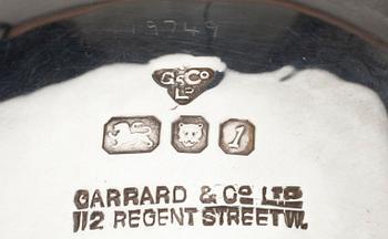 SALTSTRÖARE samt 2 st. SALTKAR, silver, London 1960-tal samt Birmingham 1912. Vikt 216 g.