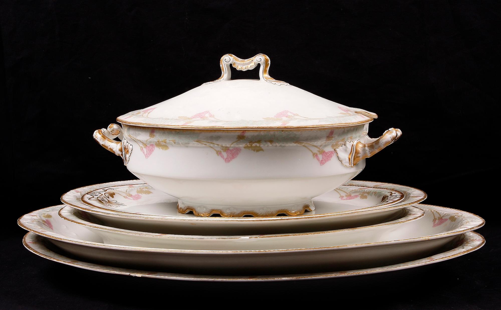 MATSERVIS, ca 190 delar, porslin, Haviland France. 1900-talets första hälft.