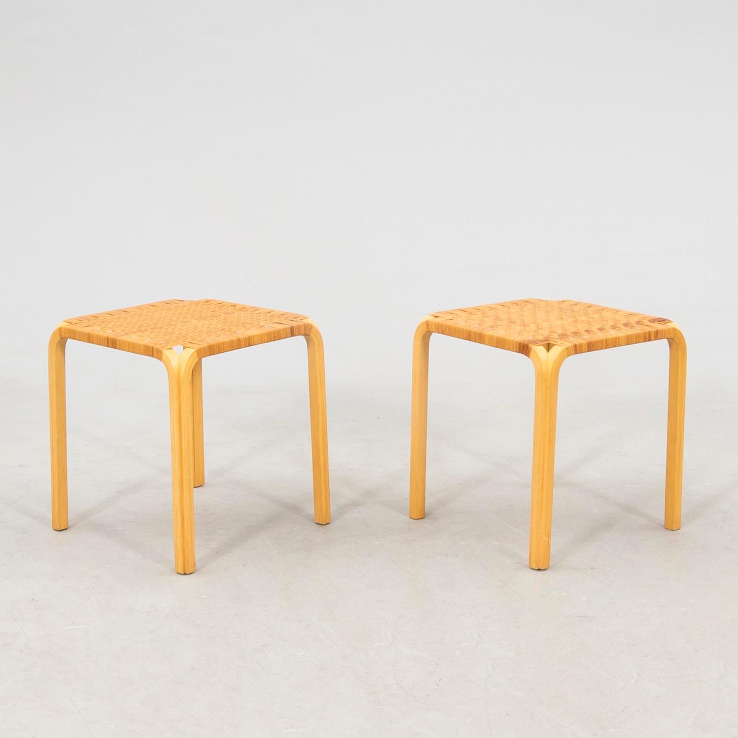 Alvar Aalto, pallar, ett par, Y61, Artek Finland 1900-talets andra hälft.