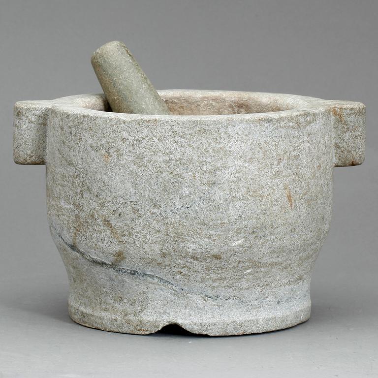 MORTEL, sten, 1900-talets första hälft.