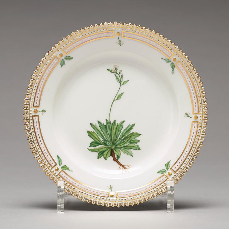 ASSIETTER, sex stycken, porslin. "Flora Danica", Royal Copenhagen, Danmark, 1900-tal.