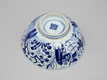 SKÅL, porslin, Kangxistil, Kina 1900-tal.