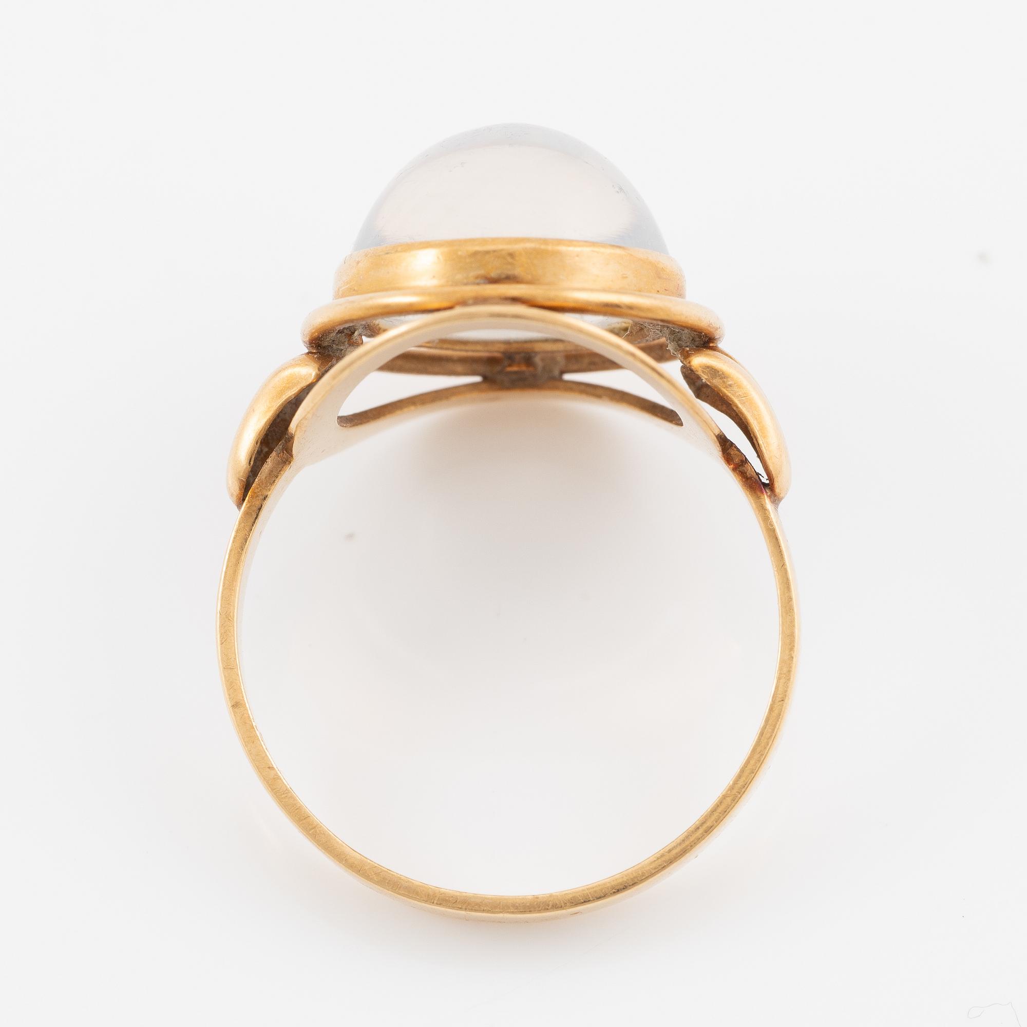 Ring, 18K guld med månsten.