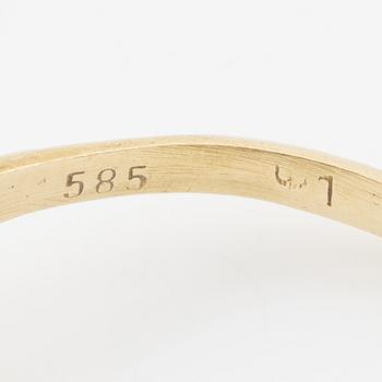 Ring, 14K gold in the shape of a dolphin.