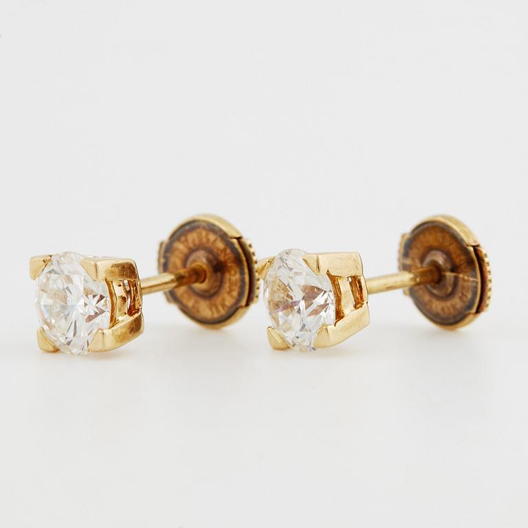 A PAIR OF EARRINGS, 18K gold, brilliant cut diamonds. Weight c. 2.8 g.